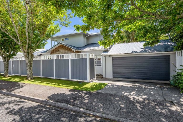 Photo of property in 377 Mangorei Road, Merrilands, New Plymouth, 4312