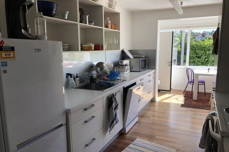 Photo of property in 35 North Terrace, Kelburn, Wellington, 6012