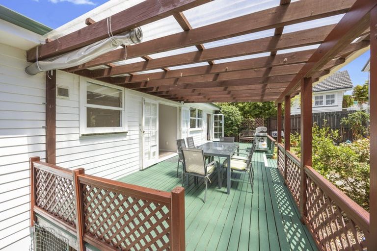 Photo of property in 38 Chatsworth Crescent, Pakuranga Heights, Auckland, 2010