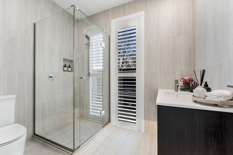 Photo of property in 32 Sandpiper Avenue, Point Wells, 0986