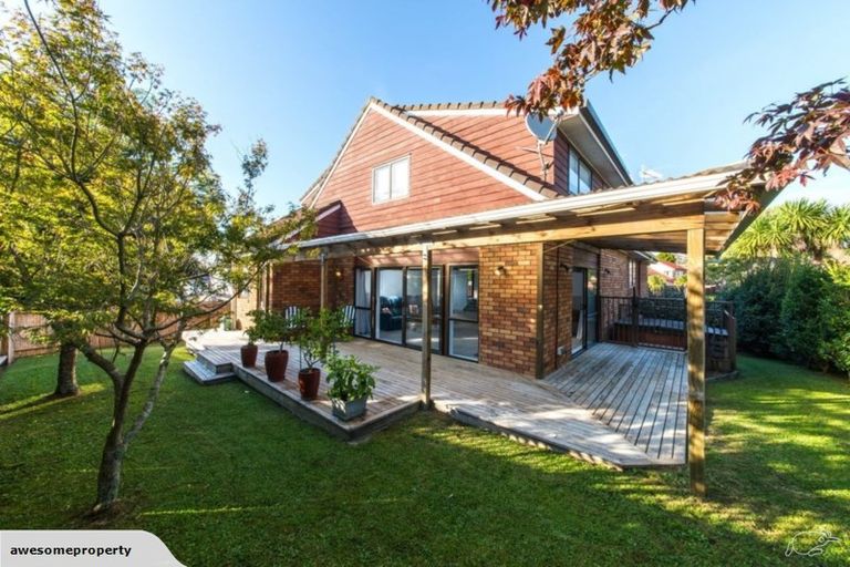 Photo of property in 92 Manhattan Heights, Glendene, Auckland, 0602