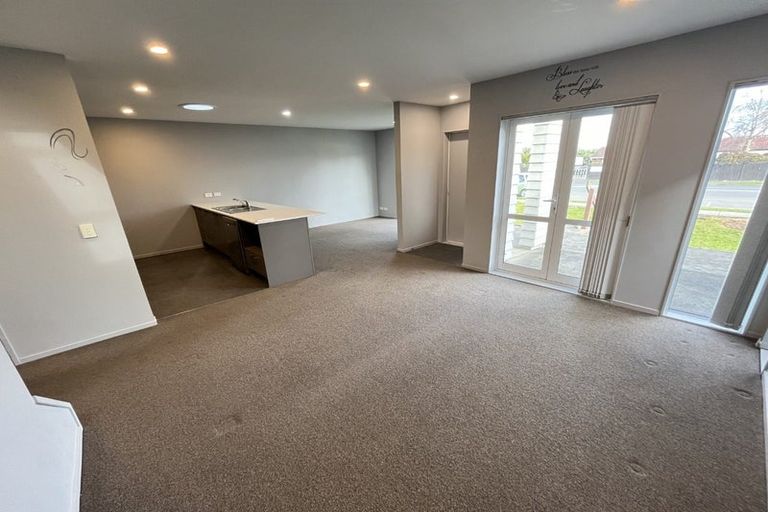 Photo of property in 15 Tribute Loop, Takanini, 2112