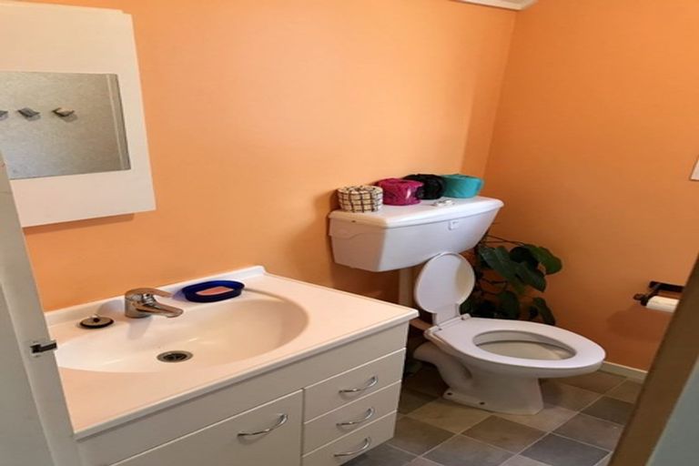 Photo of property in 15e Glen Road, Stokes Valley, Lower Hutt, 5019