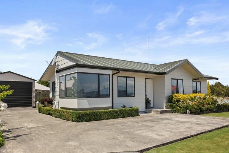 Photo of property in 12 Almond Grove, Feilding, 4702