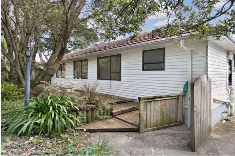 Photo of property in 19 Humphrey Kemp Avenue, Henderson, Auckland, 0612