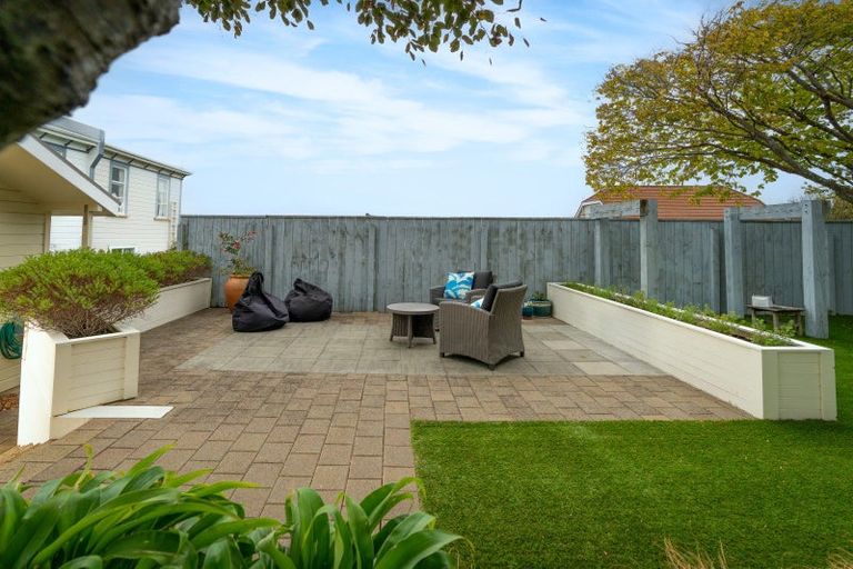 Photo of property in 23 Naughton Terrace, Kilbirnie, Wellington, 6022