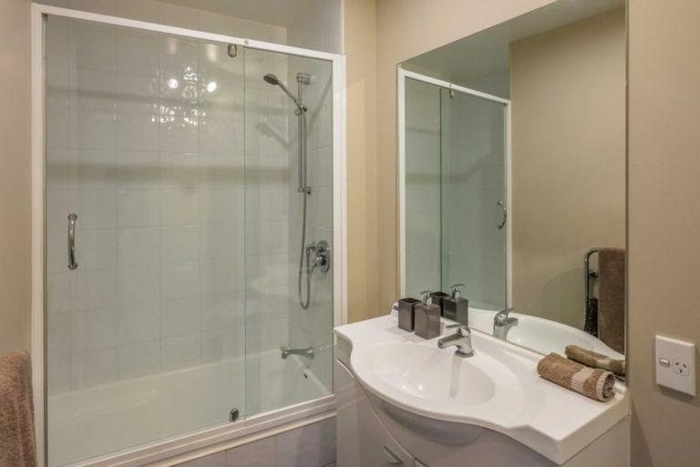 Photo of property in Atrium Towers, 6n/154 The Terrace, Wellington Central, Wellington, 6011