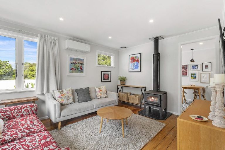 Photo of property in 65 Airlie Road, Plimmerton, Porirua, 5026