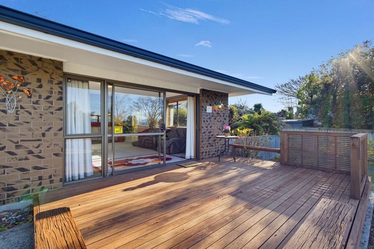 Photo of property in 10b Taurus Place, Kawaha Point, Rotorua, 3010