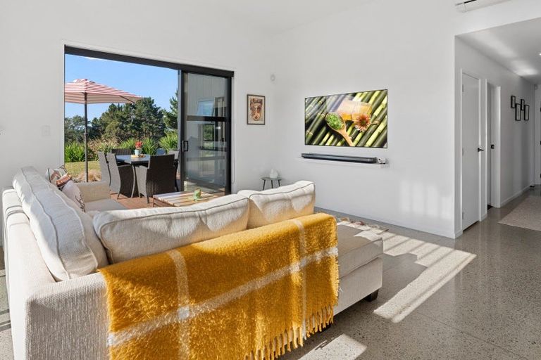 Photo of property in 9 Kristin Place, Manakau, Levin, 5573