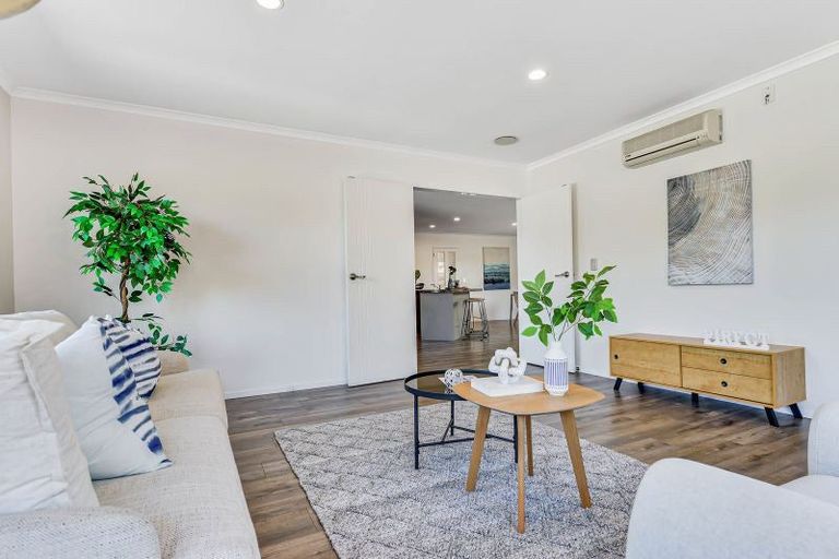 Photo of property in 22 Whitford Place, Rototuna North, Hamilton, 3210