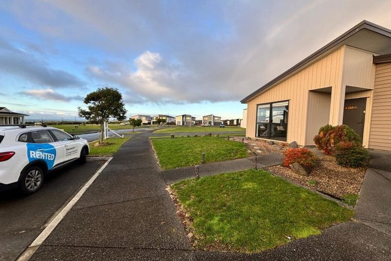 Photo of property in 5 Poutawa Lane, Clarks Beach, 2122