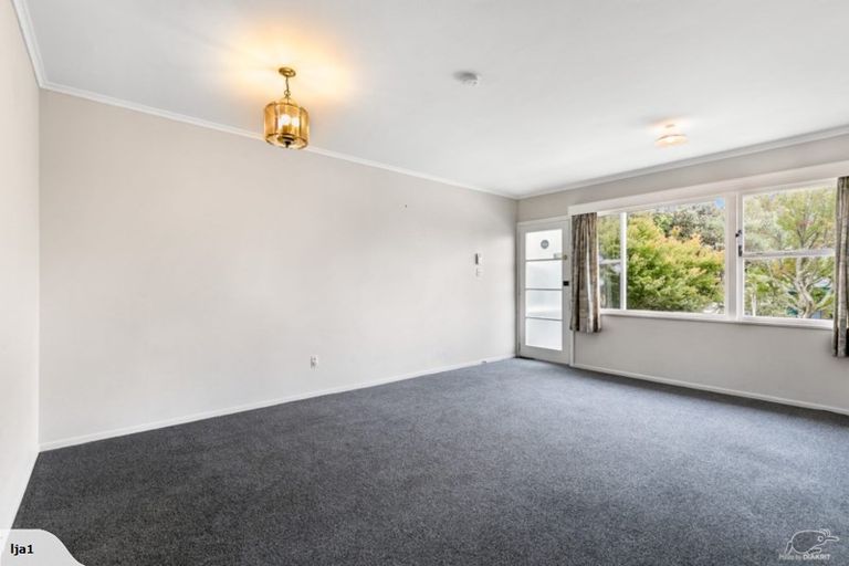 Photo of property in 1/9 College Road, Northcote, Auckland, 0627