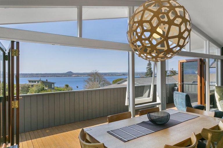 Photo of property in 1 Besley Place, Acacia Bay, Taupo, 3330