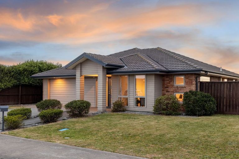 Photo of property in 12 Maple Place, Rangiora, 7400