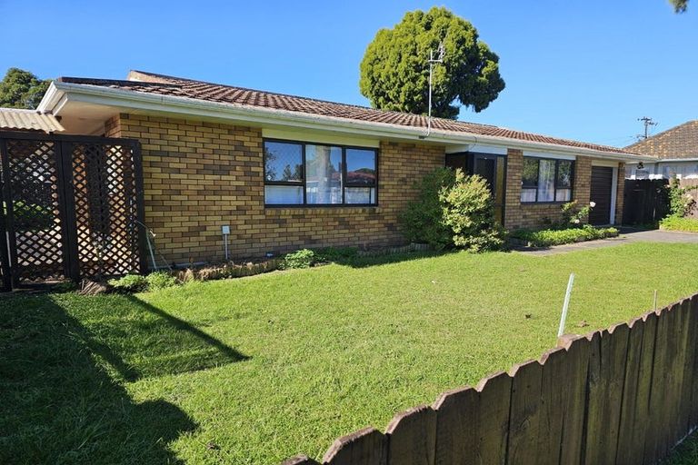 Photo of property in 1 Pinedale Place, Henderson, Auckland, 0610