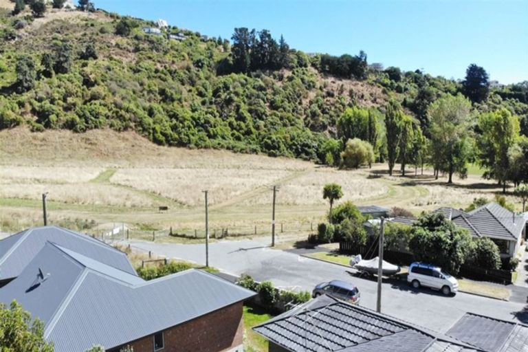 Photo of property in 105 Bay View Road, Moncks Bay, Christchurch, 8081