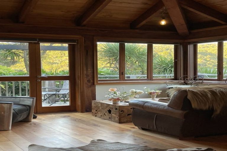 Photo of property in 15 Waiwera Road, Waiwera, Orewa, 0994