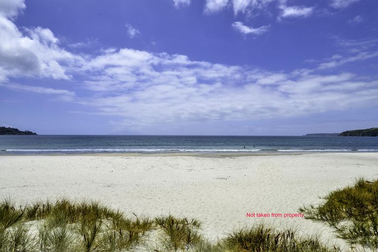 Photo of property in 20 Taumata Road, Omaha, 0986