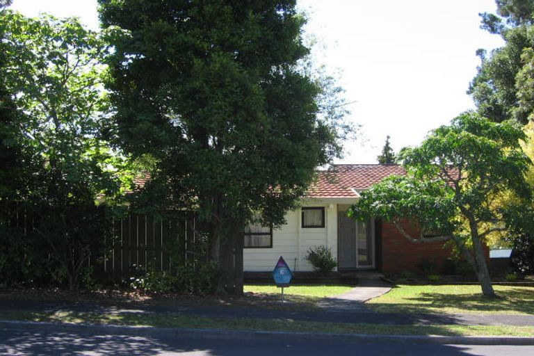 Photo of property in 2 Serrata Place, Browns Bay, Auckland, 0630