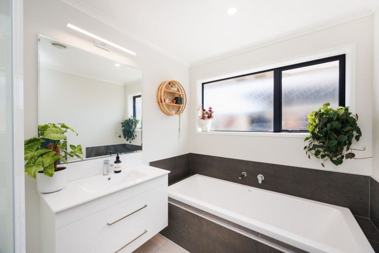 Photo of property in 2 Monarch Drive, Ashhurst, 4810