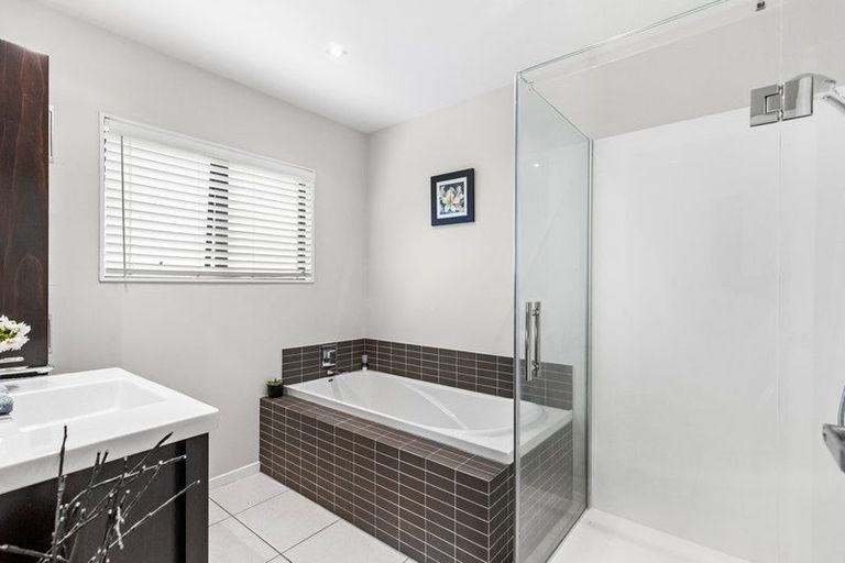 Photo of property in 7 Attwood Road, Paremoremo, Auckland, 0632