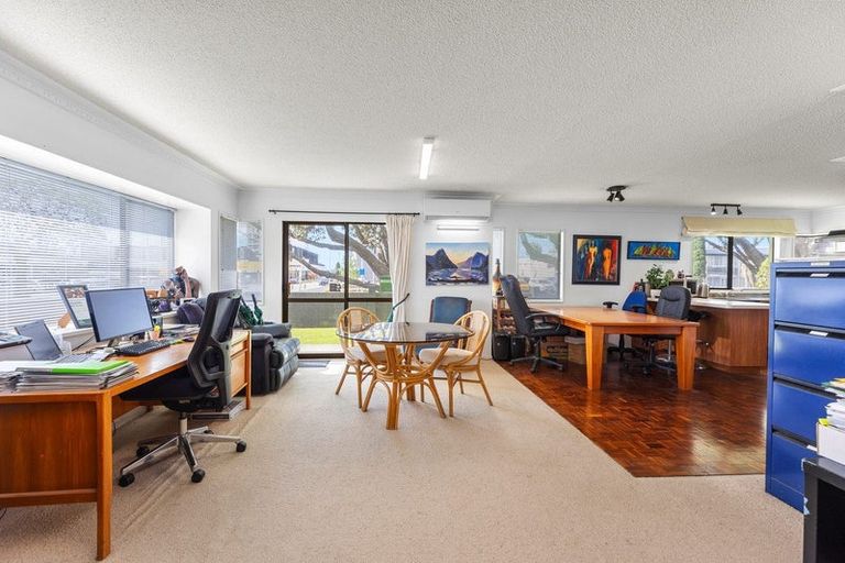 Photo of property in 2/182 Devonport Road, Tauranga, 3110