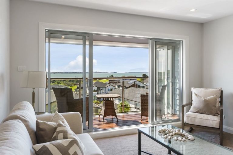 Photo of property in 33 Te Oneroa Way, Long Bay, Auckland, 0630