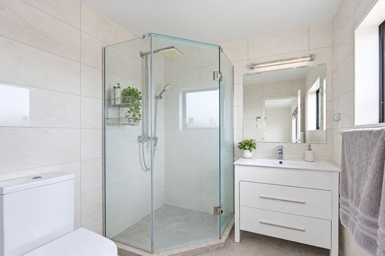 Photo of property in 11 Carrickdawson Drive, Flat Bush, Auckland, 2019