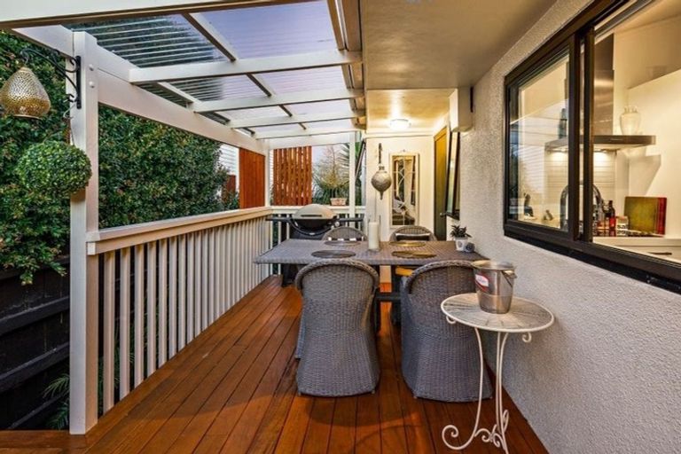 Photo of property in 1/36 Seaview Road, Castor Bay, Auckland, 0620