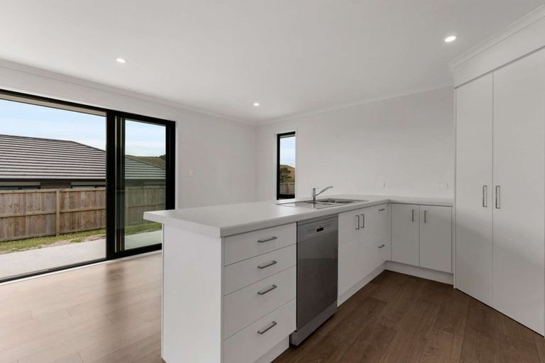 Photo of property in 11 Minerva Avenue, Helensville, 0800