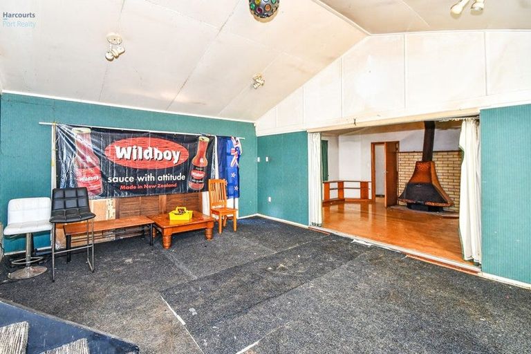 Photo of property in 114 Ennis Avenue, Pakuranga Heights, Auckland, 2010