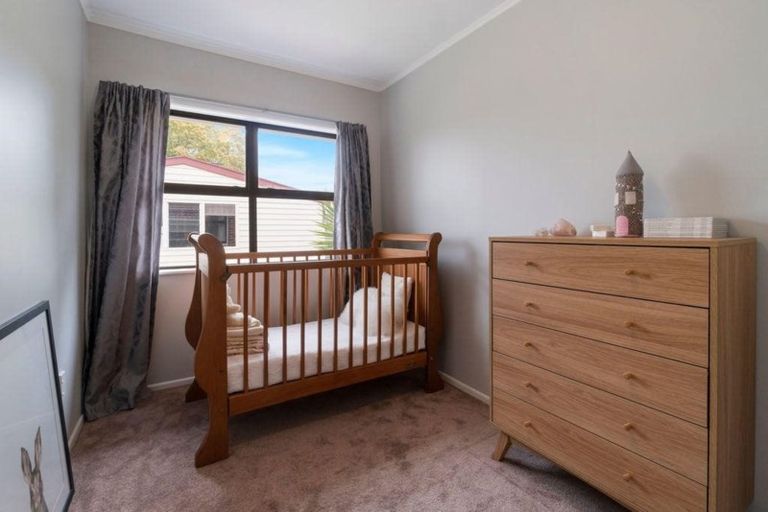 Photo of property in 18 Brandon Road, Glen Eden, Auckland, 0602