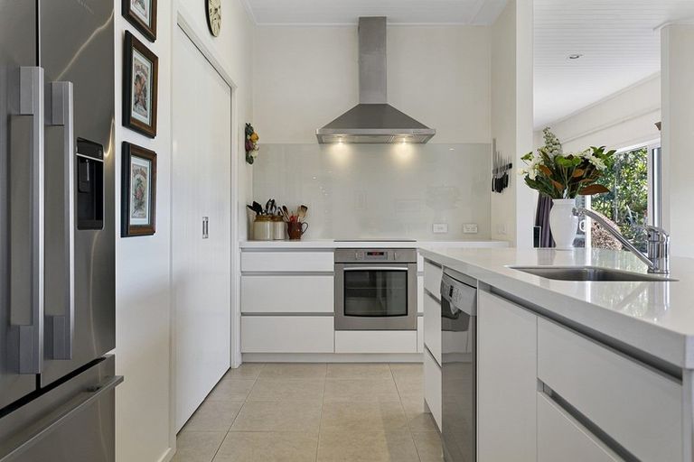 Photo of property in 9 Highland Drive, Acacia Bay, Taupo, 3385