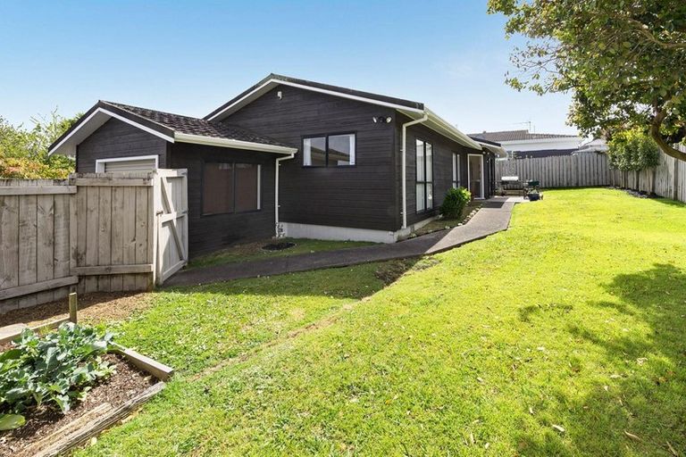 Photo of property in 2/25 Montrose Street, Point Chevalier, Auckland, 1022