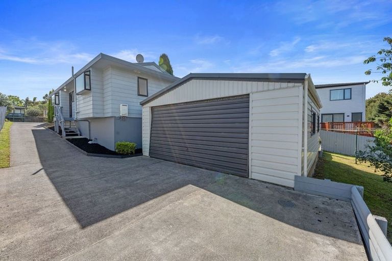 Photo of property in 37 Gosford Drive, Botany Downs, Auckland, 2010