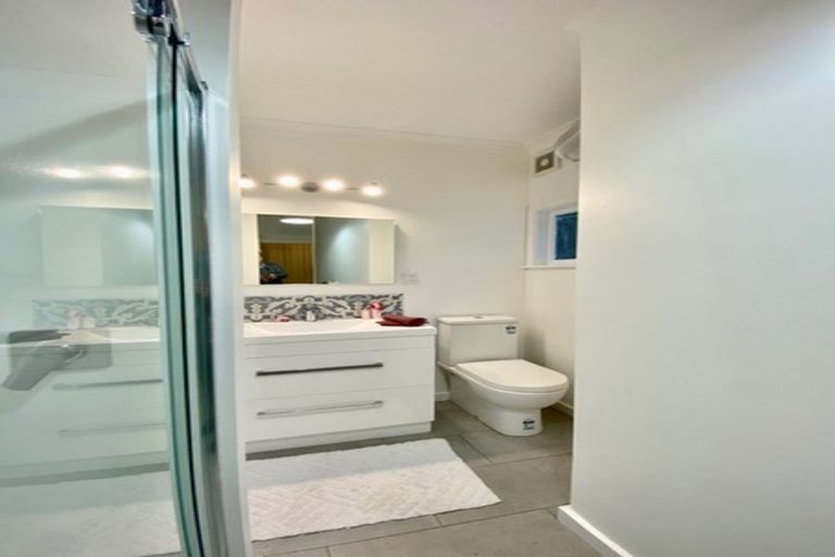 Photo of property in 145 Kelburn Parade, Kelburn, Wellington, 6012