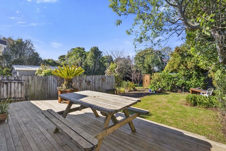 Photo of property in 1 Queens Road, Glen Avon, New Plymouth, 4312