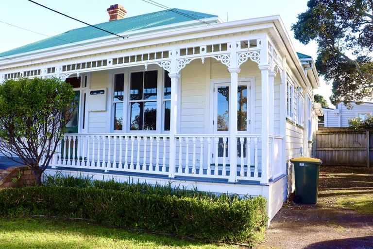 Photo of property in 34 Mozeley Avenue, Devonport, Auckland, 0624