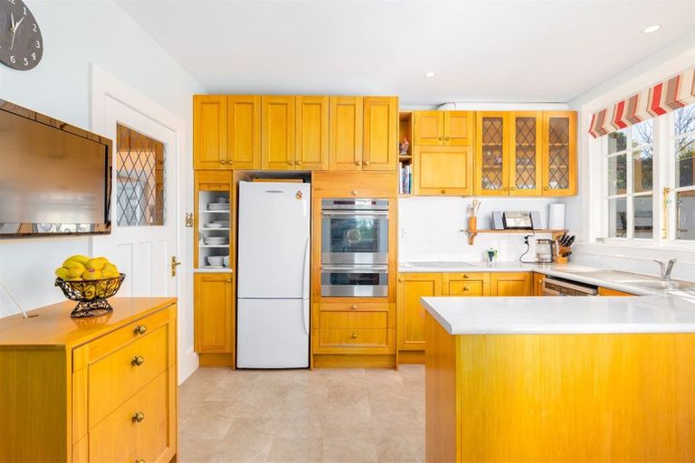 Photo of property in 104 Dyers Pass Road, Cashmere, Christchurch, 8022