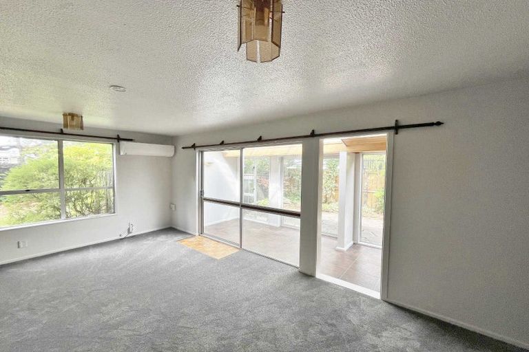 Photo of property in 2/51 Woodbury Street, Russley, Christchurch, 8042