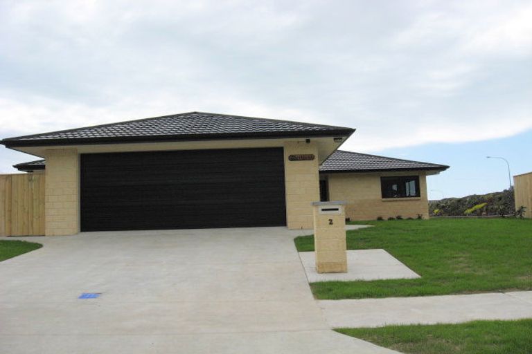 Photo of property in 2 Gandalf Crescent, Paraparaumu, 5032