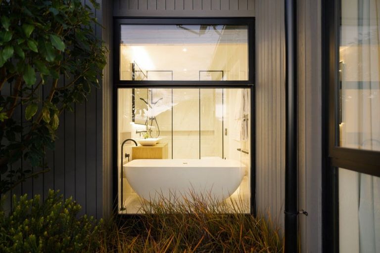 Photo of property in 1 Wanderer Lane, Jacks Point, Queenstown, 9371