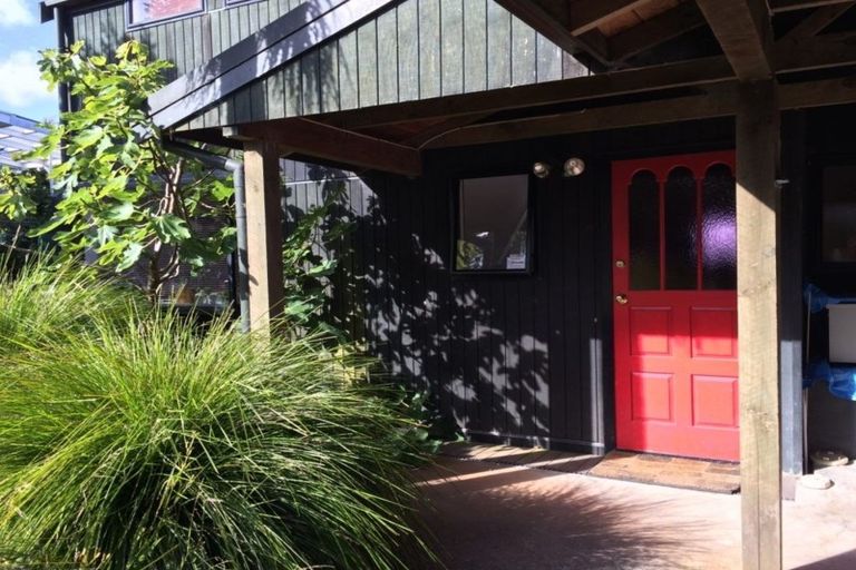 Photo of property in 14 Range Road, Swanson, Auckland, 0816