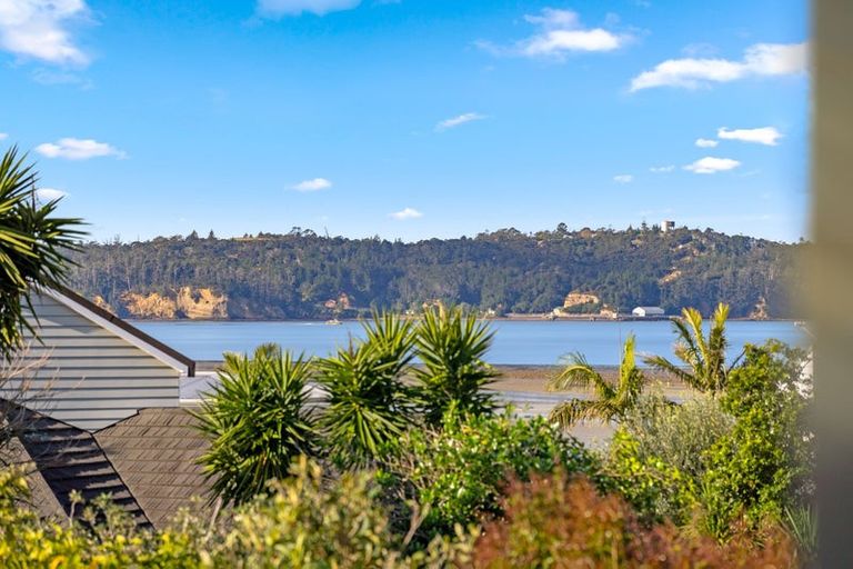 Photo of property in 34 Spinnaker Drive, Te Atatu Peninsula, Auckland, 0610