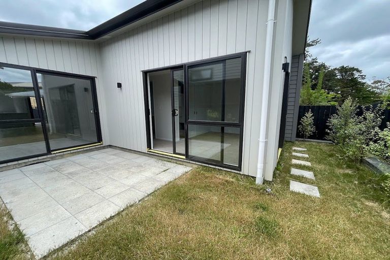 Photo of property in 8/101 Hobsonville Road, West Harbour, Auckland, 0618