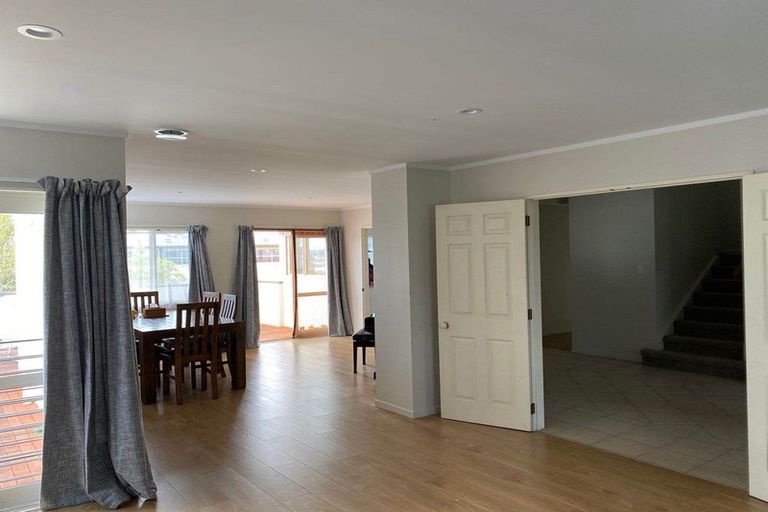 Photo of property in 15 Vermeer Place, West Harbour, Auckland, 0618