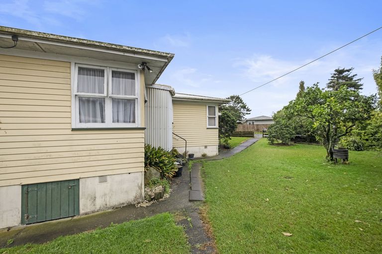 Photo of property in 2 President Avenue, Papakura, 2110