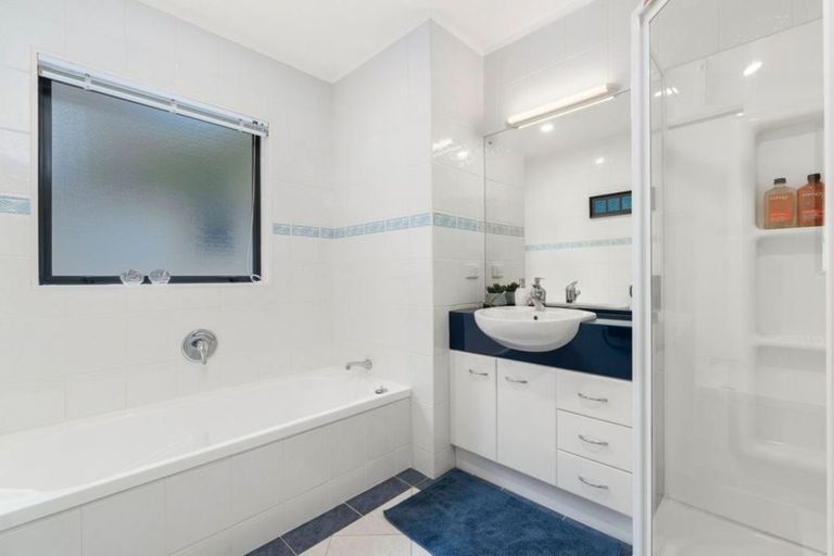 Photo of property in 5 Pigeonwood Lane, Albany, Auckland, 0632