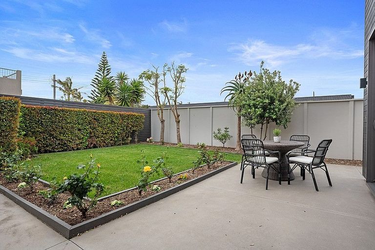 Photo of property in 9 Craig Road, Milford, Auckland, 0620